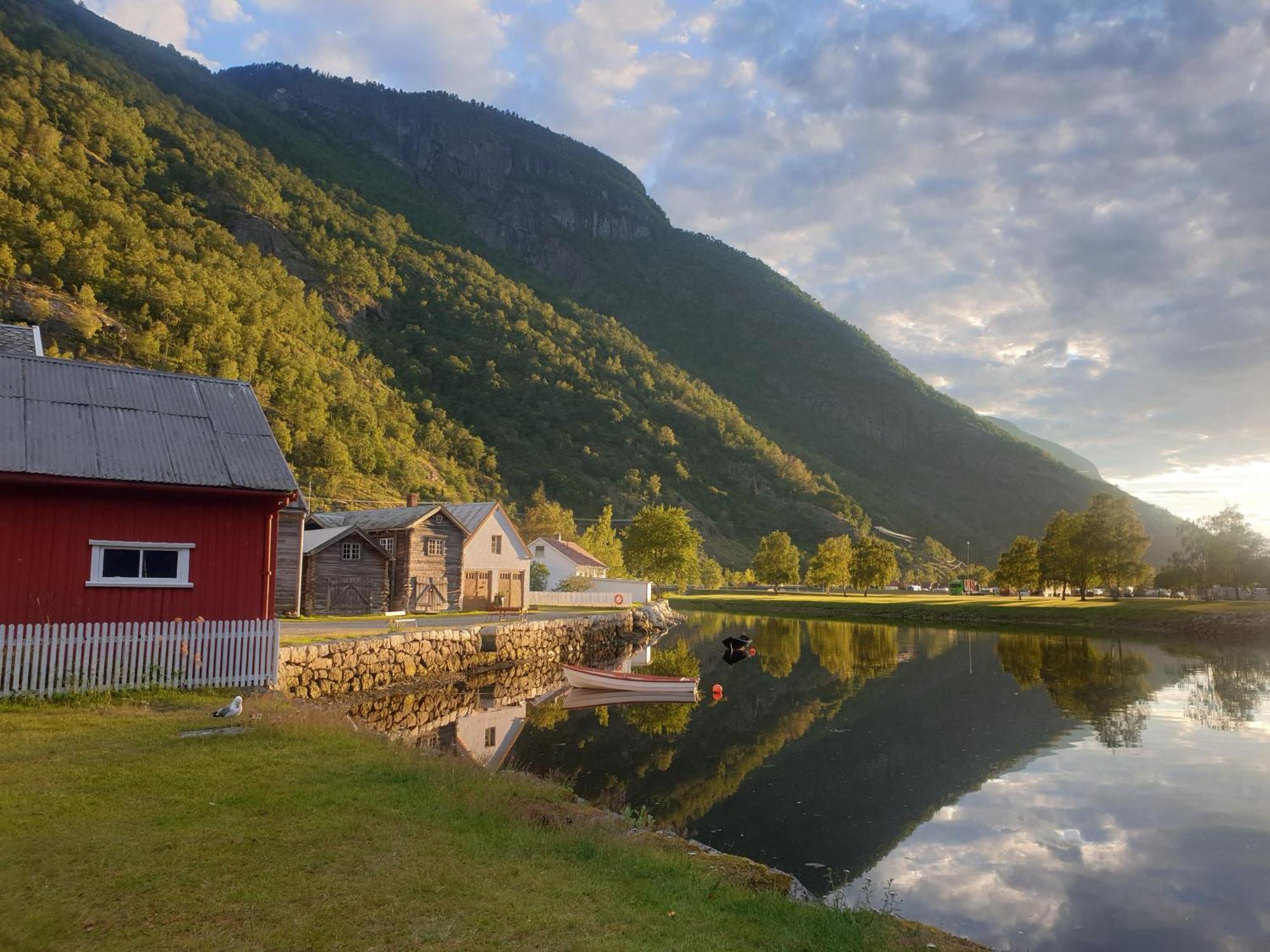 Kvammehuset Pa Gamle Laerdalsoyri Villa Luaran gambar